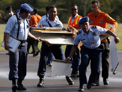 2 Jenazah dan Puing AirAsia Tiba di Pangkalan Bun