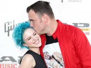 Hayley Williams Paramore Tunangan dengan Gitaris New Found Glory