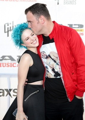 Hayley Williams Paramore Tunangan dengan Gitaris New Found Glory