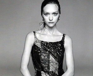 6 Tahun Absen, Gemma Ward Comeback Sebagai Model Prada