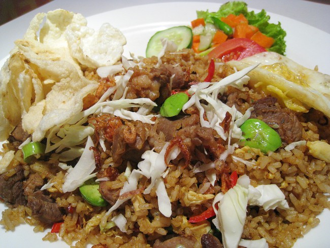 Wangi Berempah Nasi Goreng Kambing untuk Makan Malam Wangi Berempah Nasi Goreng Kambing untuk Makan Malam