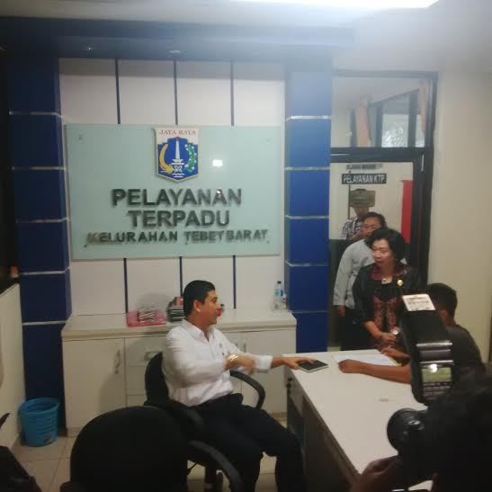 Sidak ke Kelurahan Tebet Barat, Menteri Yuddy Temukan Kondisi Kantor Masih Kosong
