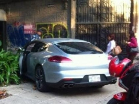 Terobos Lampu Merah, Putra Diplomat Hancurkan Porsche