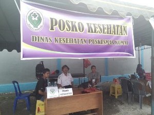 Diguyur Hujan Deras, Relawan di Posko Pelabuhan Kumai Tetap Siaga