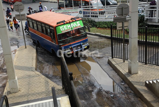Harga BBM Naik-Turun, Bagaimana Tarif Angkutan Umum?