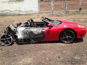 Lagi, Sebuah Mobil Ferrari Terbakar Hebat