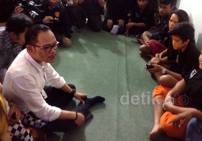 Menaker Sambangi Rusun Marunda