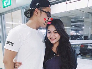 So Sweet... Aurel Pamer Foto Dikecup Pacar