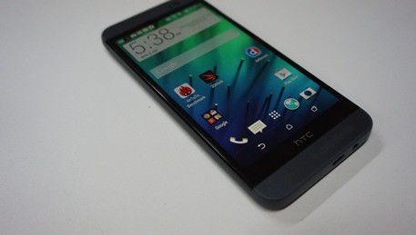 HTC One E8, Tetap Keren Tanpa Bodi Metal