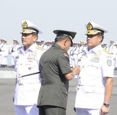 Pimpin Sertijab KSAL, Panglima Moeldoko Ingatkan Pengembangan Kekuatan TNI