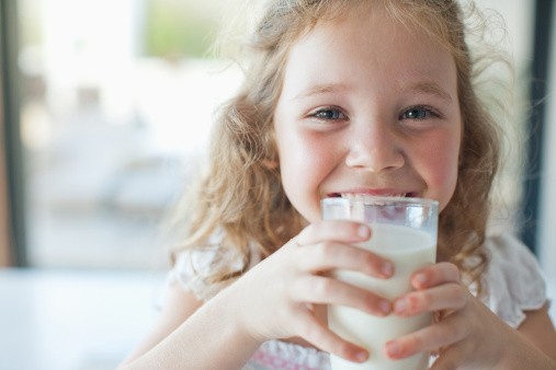 Si Kecil Alergi Susu? Makanan Ini Bisa Jadi Pengganti Asupan Kalsium dan Protein
