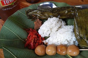 Mampir Cirebon, Enaknya Santap Siang di Nasi Jamblang Ibu Nur