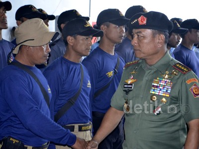 Panglima TNI Temui Tim Pencari AirAsia