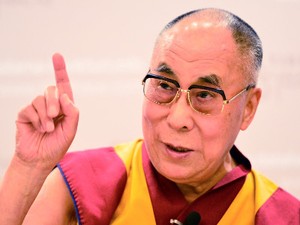 Dalai Lama Dikabarkan Akan Tampil di Glastonbury 2015