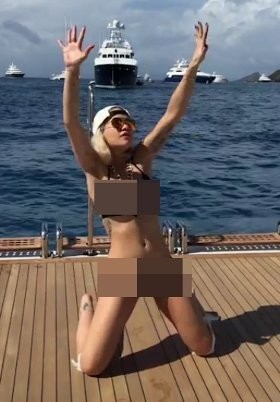 Cover Lagu Beyonce, Rita Ora Tampil Seksi