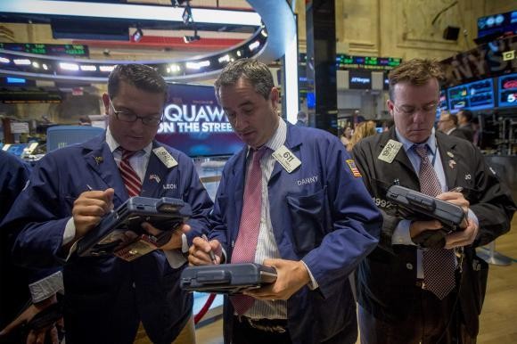 Wall Street Alami Hari Terburuk Sejak Oktober Tahun Lalu