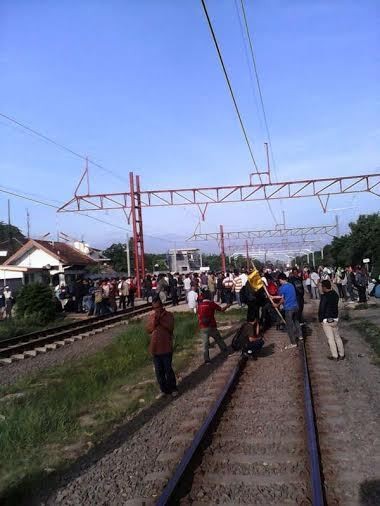 Didemo Penumpang di Stasiun Tambun, PT KAI Akan Tambah 1 Gerbong