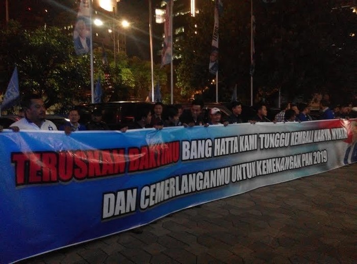 Spanduk Dukungan Hatta Jadi Ketum Terbentang di Lokasi Rakernas PAN