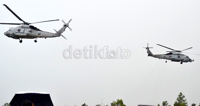 Pameran Alutsista Asing di Lokasi Pencarian QZ8501 yang Bikin Ngiler