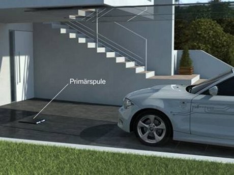 BMW Pamerkan Teknologi Pengisian Baterai Mobil Listrik Nirkabel