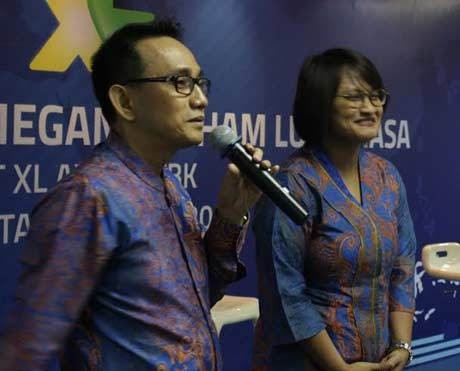 (ki-ka): Hasnul Suhaimi & Dian Siswarini (xl) (ki-ka): Hasnul Suhaimi & Dian Siswarini (xl)