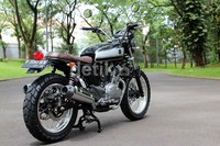 Motor dimodifikasi dengan bantuan bengkel The Katros Garage.