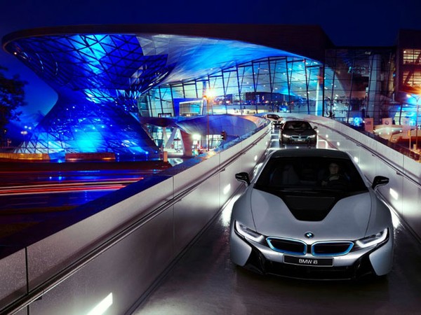 Melihat Showroom Pusat BMW di Jerman