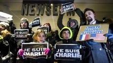 Diterpa Udara Dingin, Demonstran AS Kecam Penembakan Charlie Hebdo