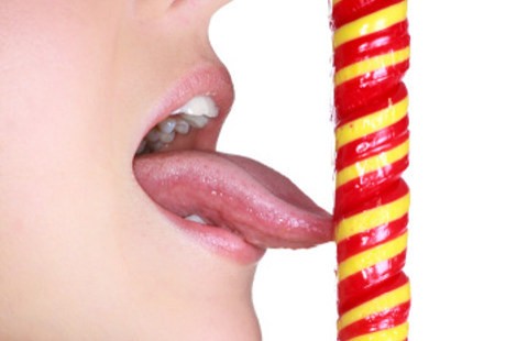 5 Hal yang Umumnya Ada di Pikiran Wanita Ketika Melakukan Seks Oral