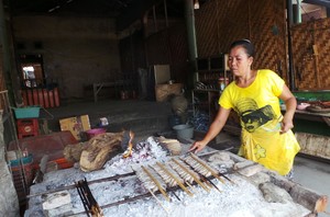 Sebelum ke Pulau Moyo, Makan Ikan Dulu di Sini!