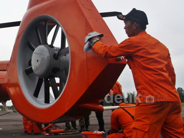 Helikopter Basarnas Dibersihkan