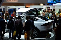 Crossover listrik Tesla ini akan menggendong 2 motor listrik yang mampu menghasilkan tenaga 564 HP atau 691 HP. Pool/dok. Tesla.