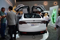 Crossover listrik Tesla ini memiliki tampilan yang cukup modern. Apalagi kedua pintu yang didesain Falco Wings atau bisa dibuka keatas. Pool/dok. Tesla.