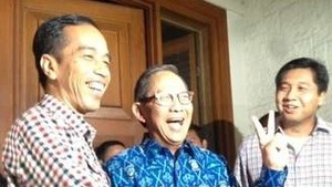 Durian Runtuh untuk Senior Golkar Pro Jokowi