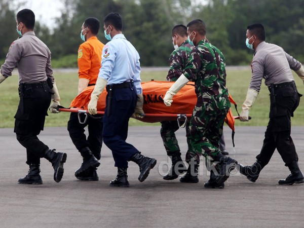Basarnas Kembali Evakuasi 2 Jenazah Korban AirAsia