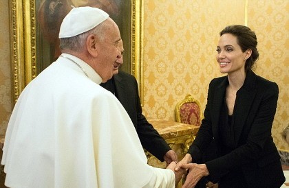Begini Detail Pertemuan Angelina Jolie dan Paus Fransiskus