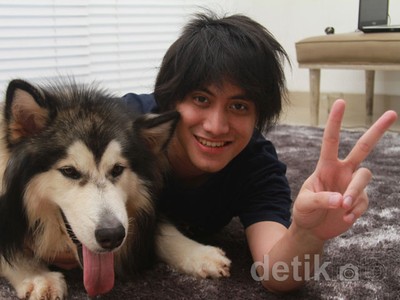 Kevin Aprilio dan Anjing Mahal Kesayangannya