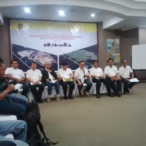Kumpul di Bandung, Bos BUMN Tambang dan Sudirman Said Kompak Berbaju Putih
