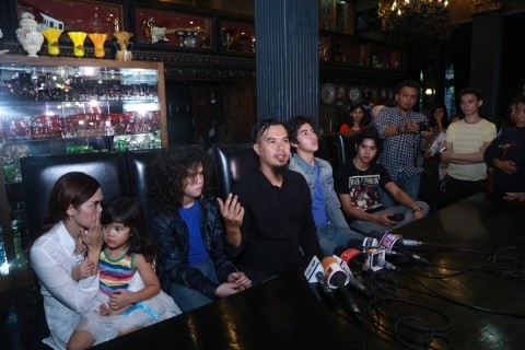 Ahmad Dhani Berikan Santunan Terakhir Bagi Korban Kecelakaan Dul