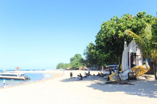 Foto Pemandangan Pantai Di Pagi Hari