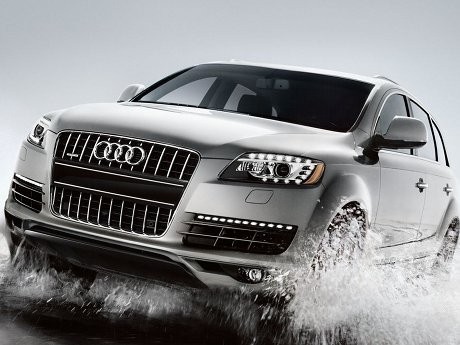 Tidak Biasa Bawa Audi Q7, Wanita Ini Sebabkan Kemacetan