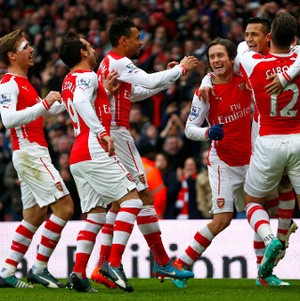 Alexis Sanchez Dua Gol, Arsenal Bekap Stoke 3-0