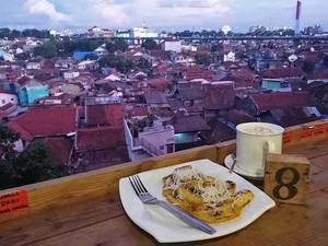 Tempat Nongkrong di Bandung Ini Punya View Jembatan Pasupati