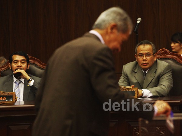Ekspresi Tegang Calon Wakil Ketua MK