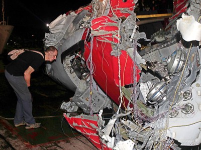 Tim Investigator Airbus Cek Ekor AirAsia
