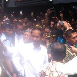 Perajin Rajutan Bandung Curhat ke Jokowi Soal Jalan Hingga Showroom