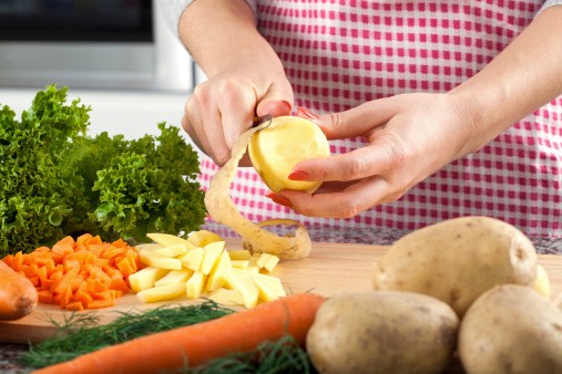 Jangan Kupas Sayuran dan Buah Ini Agar Nutrisinya Tak Terbuang