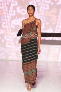 Oscar Lawalata Couture Timor. Bazaar Fashion festival 2014. at Jakarta Convention Center. Jakarta. [Foto: Mohammad Abduh/Wolipop]