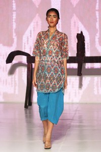 Oscar Lawalata Couture Timor. Bazaar Fashion festival 2014. at Jakarta Convention Center. Jakarta. [Foto: Mohammad Abduh/Wolipop]