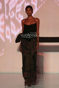 Oscar Lawalata Couture Timor. Bazaar Fashion festival 2014. at Jakarta Convention Center. Jakarta. [Foto: Mohammad Abduh/Wolipop]